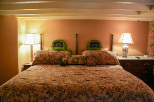 Jr Suite - King/Balcony Photo 7