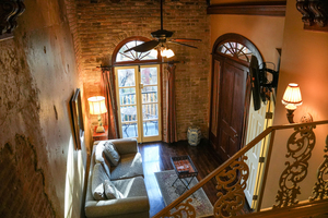 Jr Suite - King/Balcony Photo 4