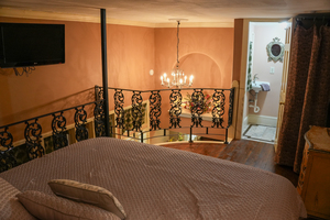 Petite Loft King Photo 3
