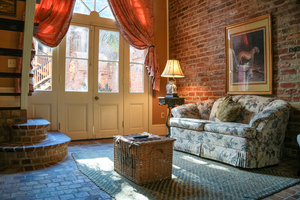 Jr Suite - King/Courtyard Photo 5