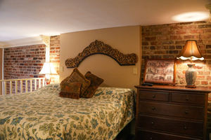 Jr Suite - King/Courtyard Photo 3