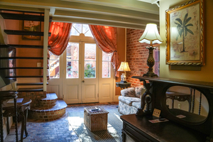 Jr Suite - King/Courtyard Photo 1