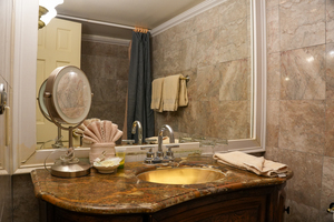 Jr Suite - King/Courtyard Photo 2