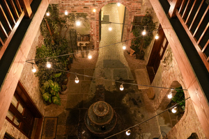 Jr Suite - King/Courtyard Photo 6